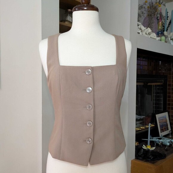 The A&F Mara Tailored Vest Squareneck Top - Picture 2 of 7